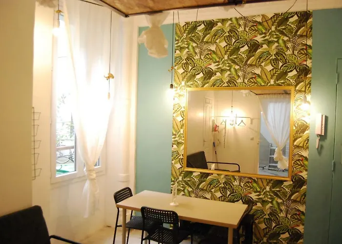 Arty 20m² district of BATIGNOLLES